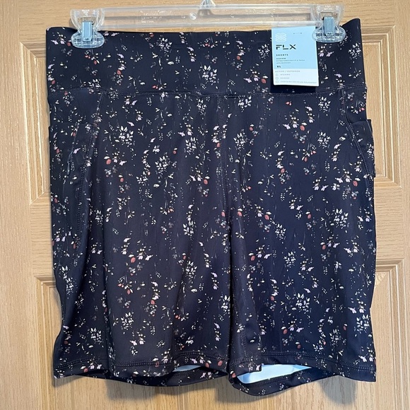 Woman’s FLX Ascent Bike Shorts - Picture 3 of 10